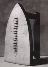تصویر  دفتر طراحي رقعي (Man Ray)