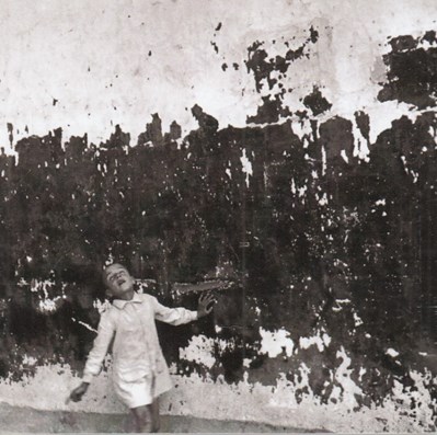 تصویر  دفتر طراحي خشتي (Henri Cartier-Bresson)